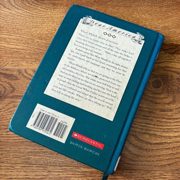 Dear America: The Girl Who Chased Away Sorrow: The Diary of Sarah Nita, a Navajo - Picture 3 of 3